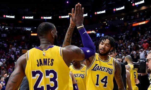 湖人更新伤病报告,詹姆斯库兹马参加训练状态都是很不错的_比赛_詹皇