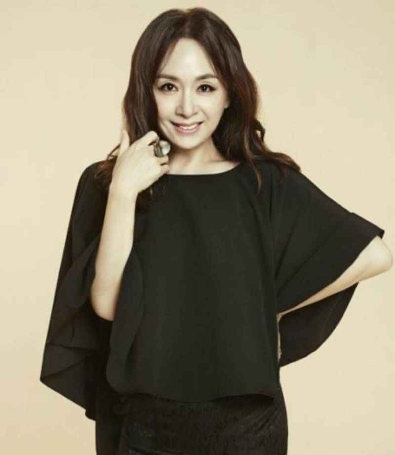 丈夫车祸害死弟子,明星妻子筹5亿欠债,千金小姐成潦倒白发女_朴海美