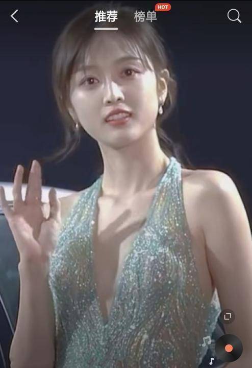 吴宣仪青鸟造型好像人鱼公主,华丽美艳_裙摆_治愈_服装