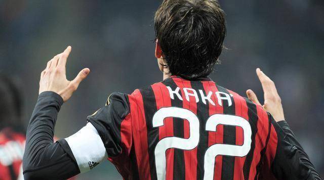 时光的列车缓缓驶过安菲尔德,车上载着杰拉德,卡卡,皮尔洛,加图索.