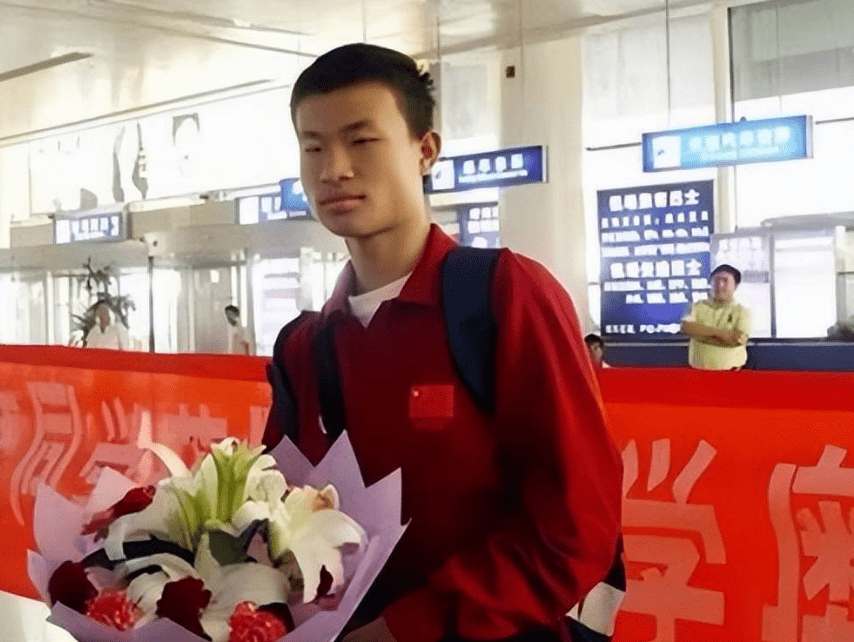 高考702分学霸想去北大见韦神，韦东奕回济南老家，久违露出笑脸-韦东奕多少分考的北大