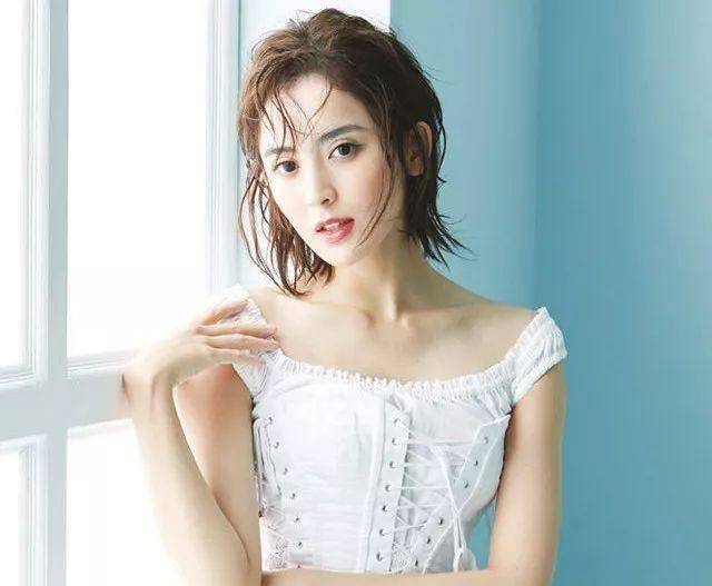 与张翰官宣分手后,娜扎首晒自拍照,不受此事影响,心情好气色佳_恋情