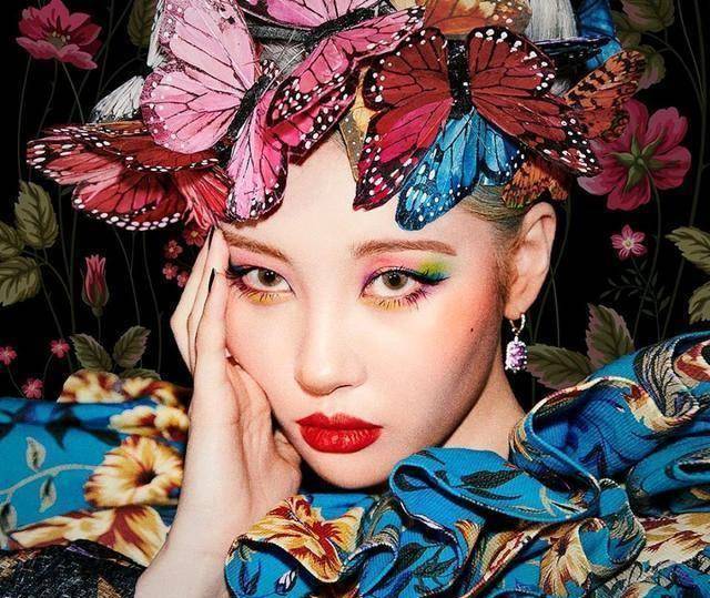 今年最流行元素你竟然还不知道,曾经被你嫌弃现在泫雅宣美抢着戴_蝴蝶