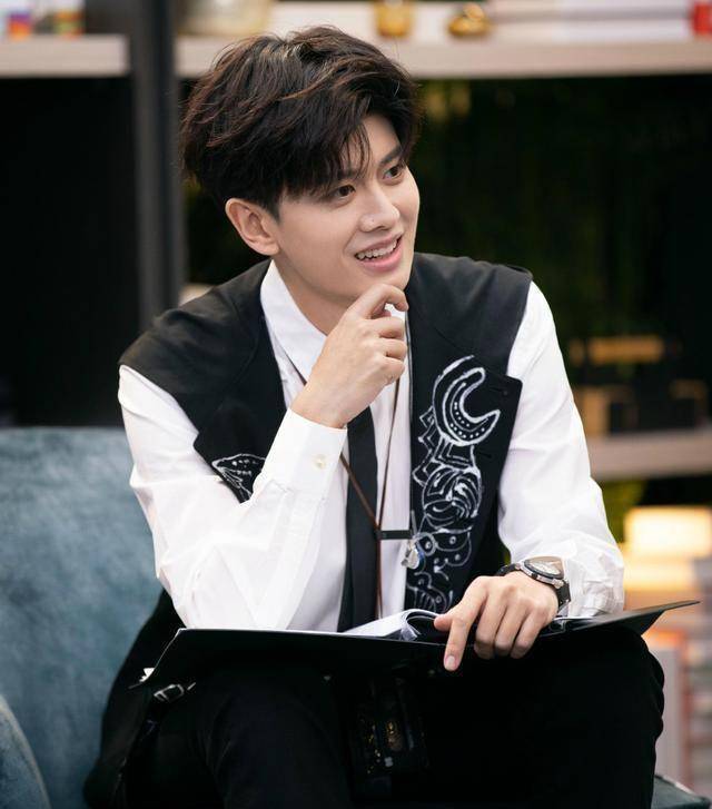 马可王丹妮得子,儿子小名与马可能连读,杨紫任嘉伦蹭饭要送礼了_菠萝