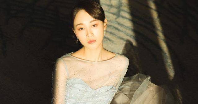 蓝盈莹:我有一面镜子,照亮了生活的黑暗_角色_女孩_方式