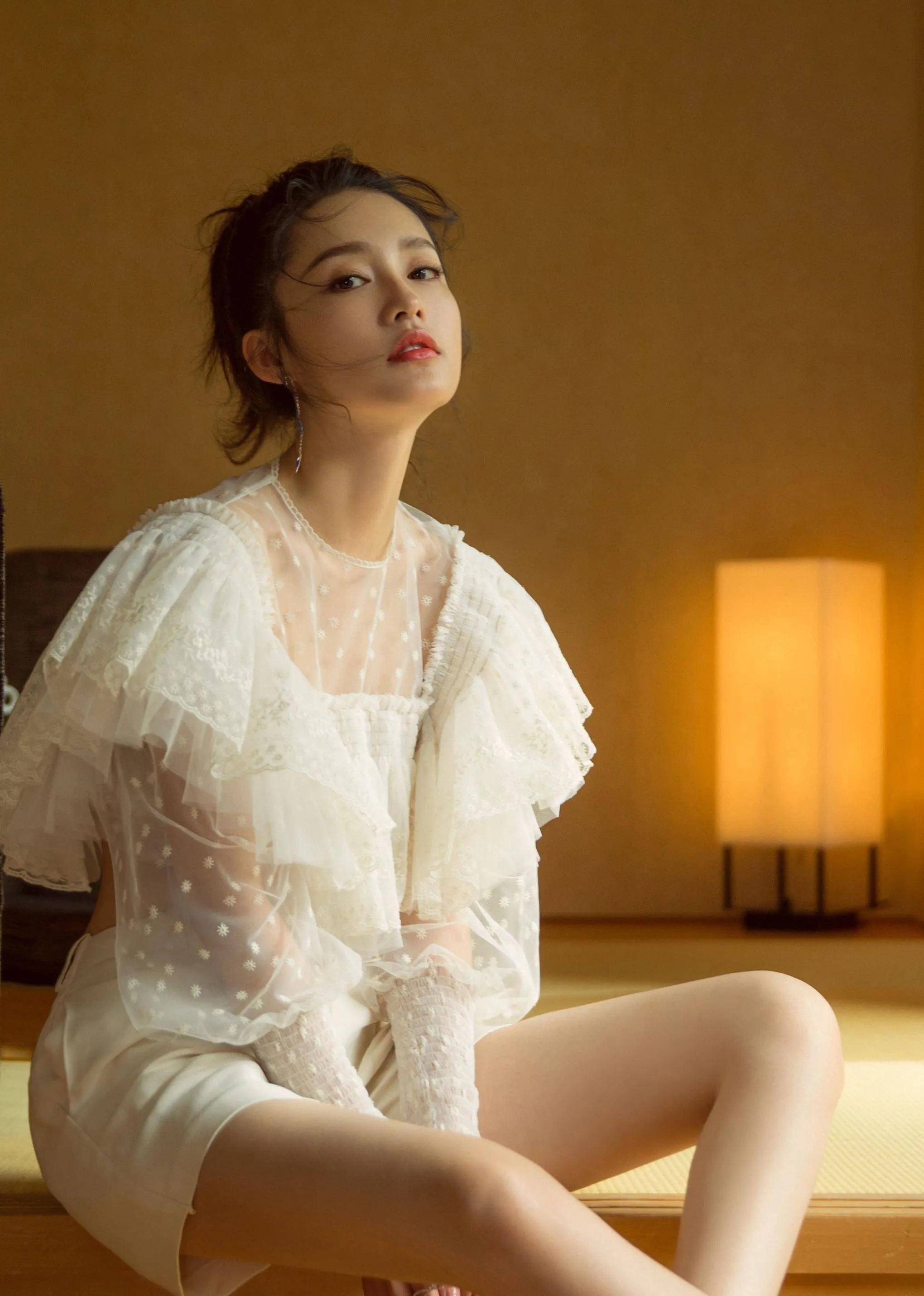 之后,李沁主演了《建党伟业》,《楚乔传》,《白鹿原》等热门影视作品.