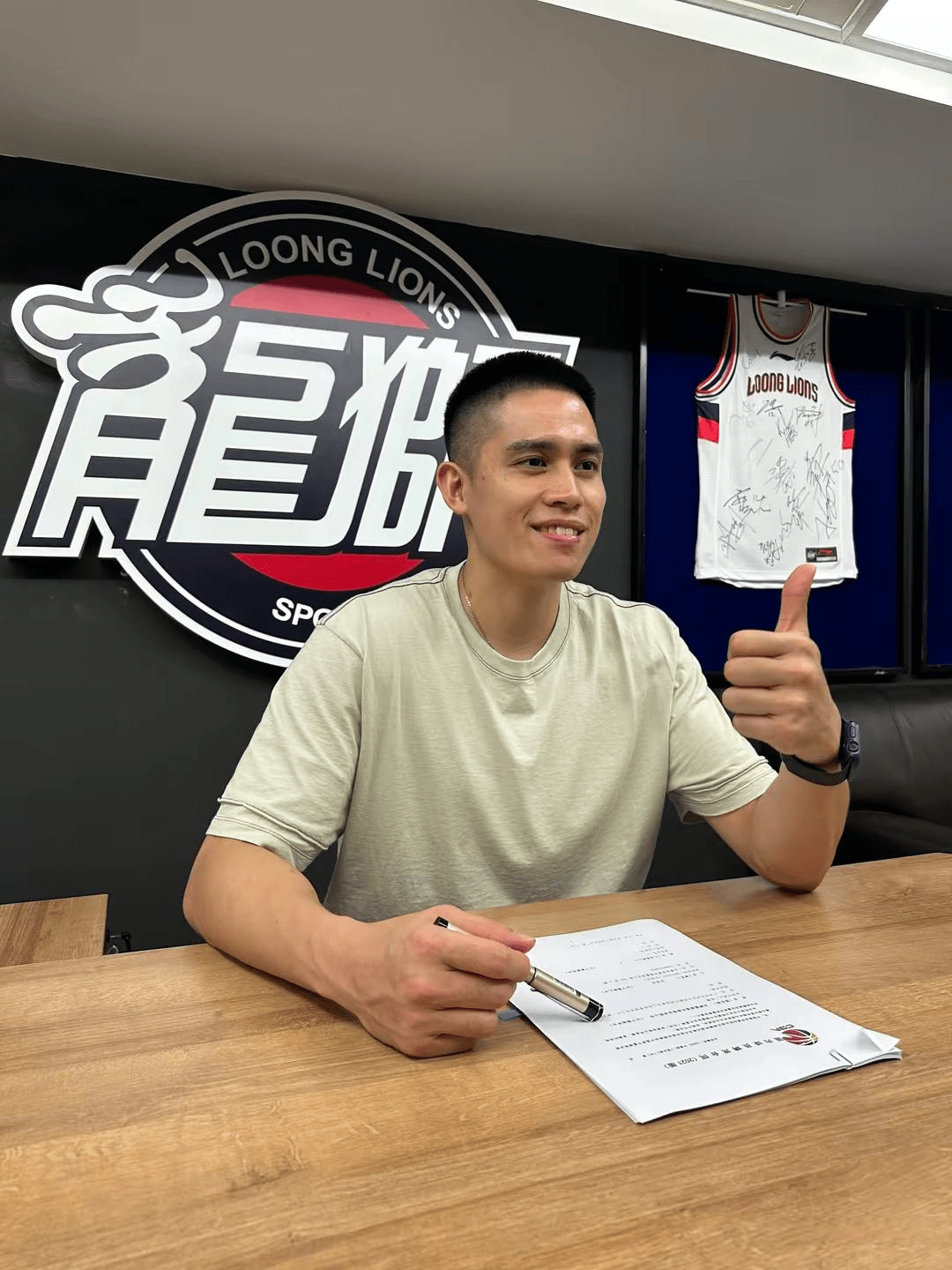 cba最新消息:曝广东签下巨无霸,陈盈俊完成续约,周琦遭全网讨伐_内线