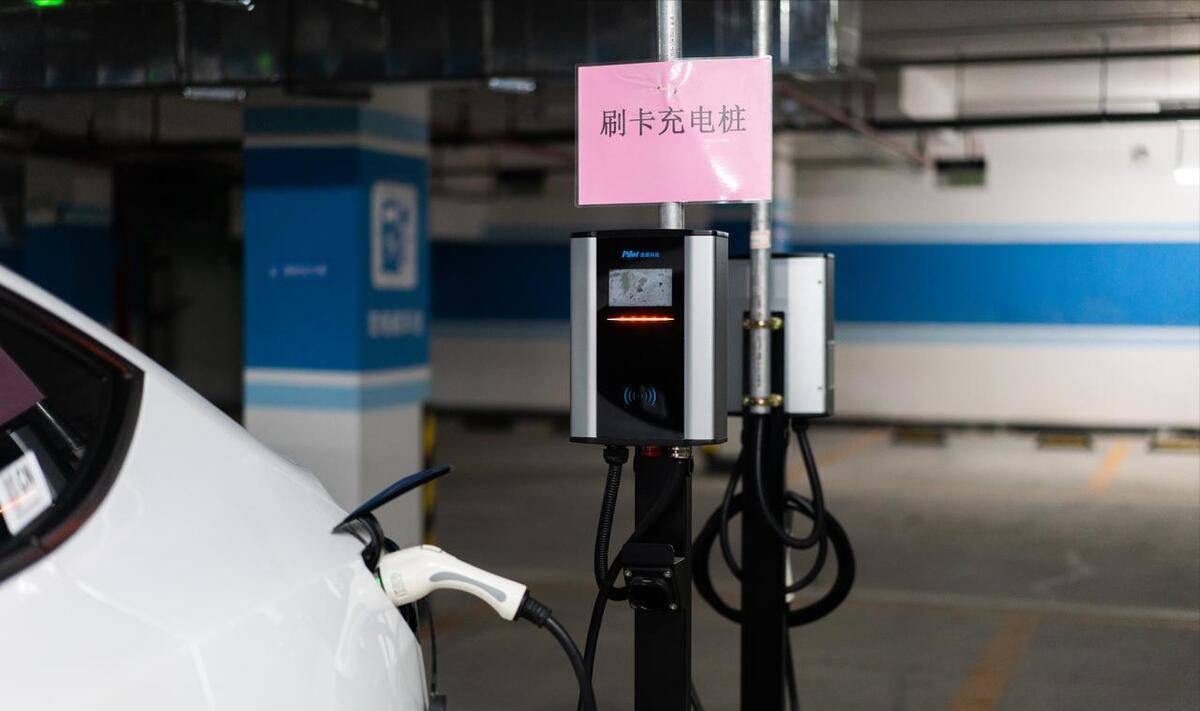 新能源汽车能开10年以上吗?电池衰减怎么样?听听车主怎么说_搜狐汽车_搜狐网