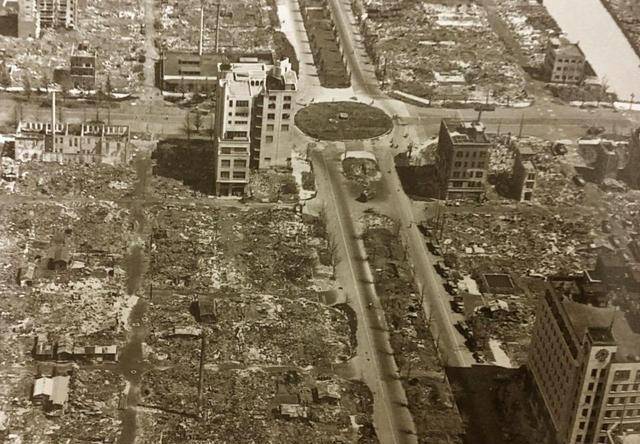 比原子弹还恐怖的李梅火攻,活活烧死50万人,800万人无家可回_日本