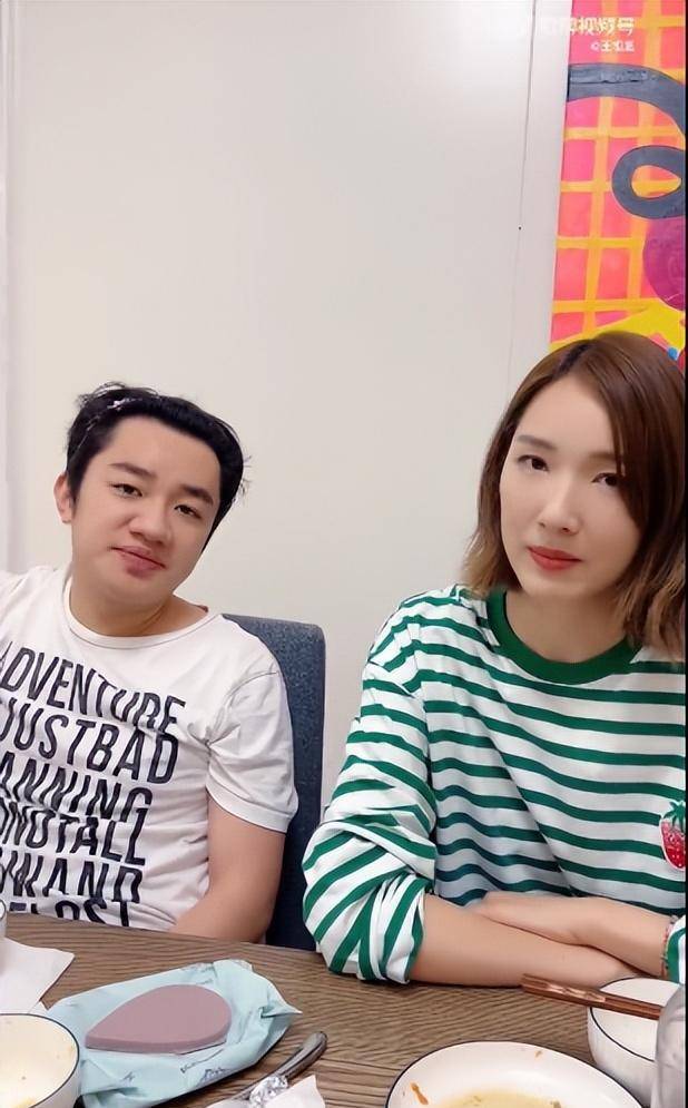 王祖蓝:长女爱臭美,不惜买多款白雪公主裙满足女儿的"公主梦"_李亚男