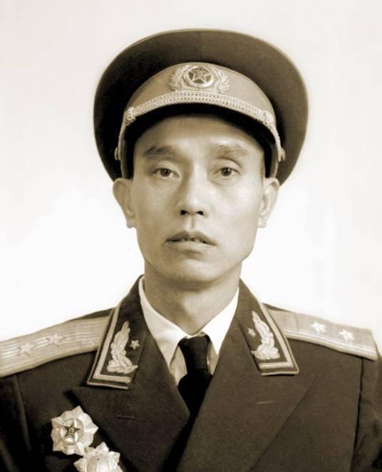 1914年出生,1990年逝世.周希汉周贯五周彬周维,开国少将,江西南昌人.