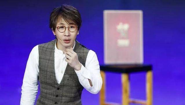湖南卫视的《魔壶》,只见刘谦拿着一个看似普通的壶,却先后倒出了红