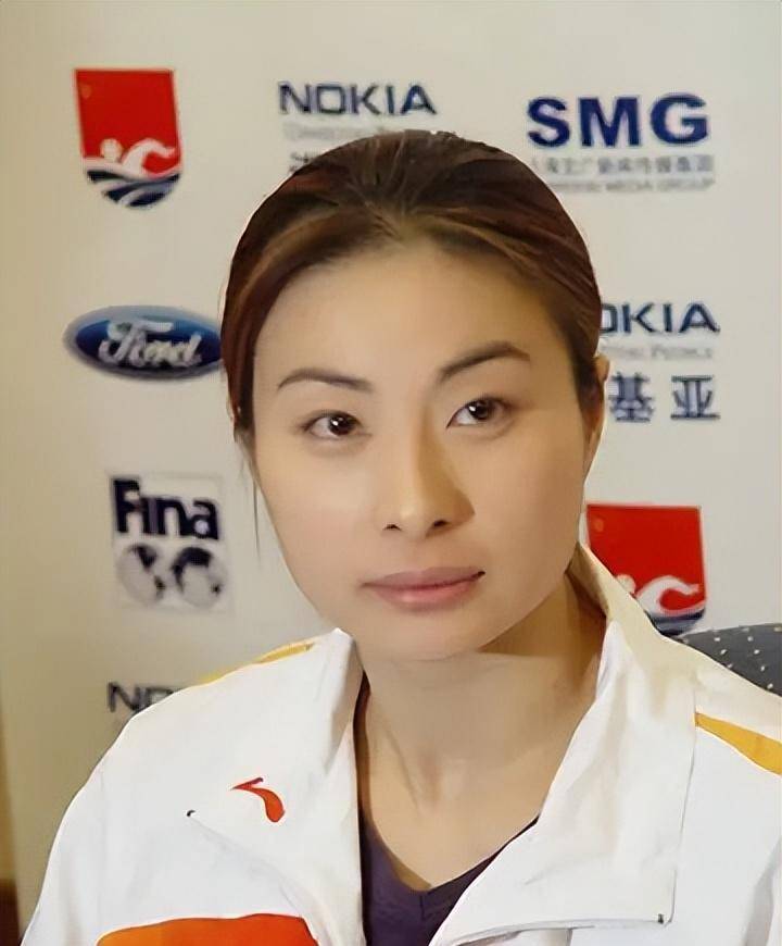 郭晶晶:被霍启刚苦追8年,婚后掌家中大权,丈夫疼爱公婆尊重_跳水_比赛
