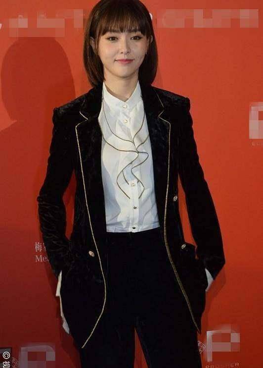 恋爱中的唐嫣短发俏皮可爱,还有哪些女星恋爱换短发_造型_张翰_活动