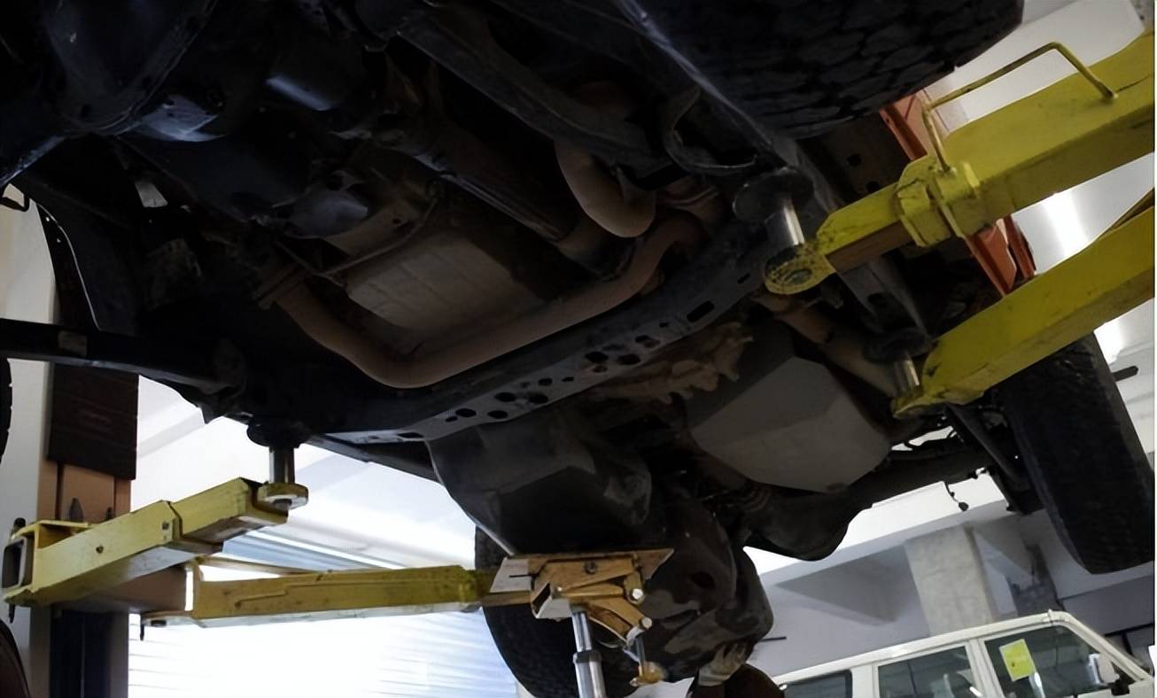 原来需要更换火车的底盘,才能继续驶入了俄罗斯的境内,这是为什么呢?