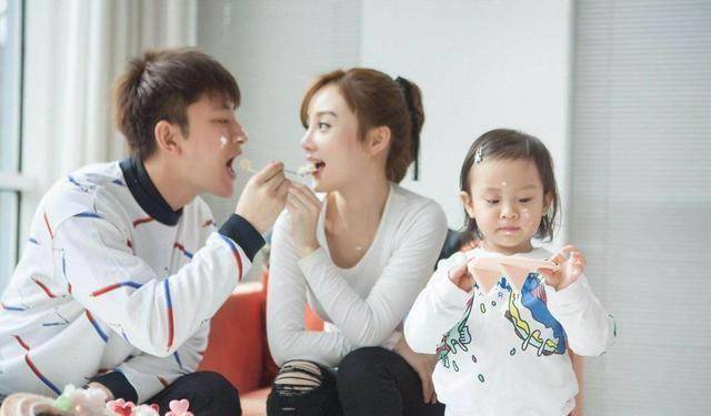 主要讲述了林小如面对坎坷与挫折并成为一名正式护士的故事,是李小璐