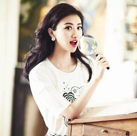 景甜的外号昵称有蛮多,有的人喜欢叫她大小姐,不过粉丝一般称呼她为