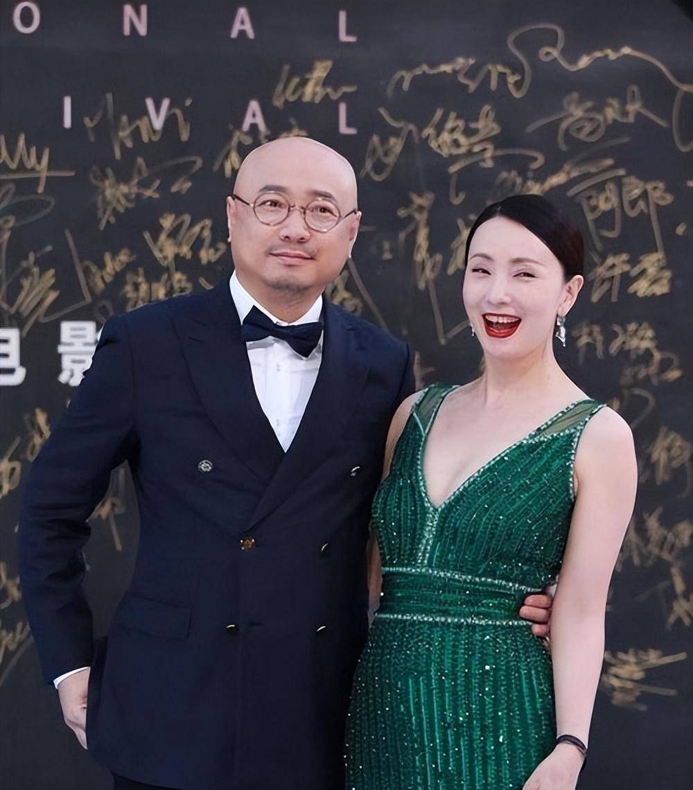 随后,有消息透露,陶虹与导演杨雷一起前往三亚旅游.