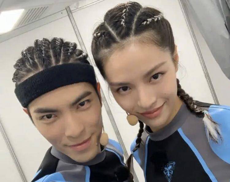 撞脸这事吧,不能说是毫无差别,只能说是一模一样_刘涛_曹曦文_萧敬腾