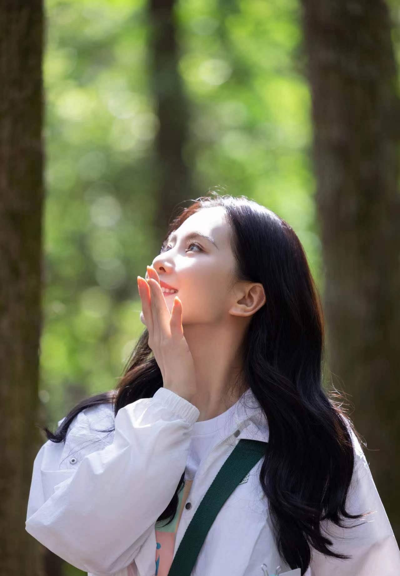 刘诗诗轩沉迷于美色?