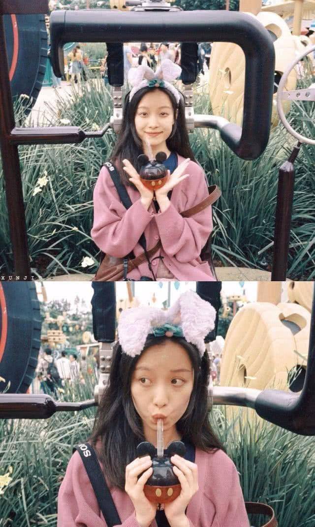 谈及迪士尼这个话题,也必须要带上倪妮才足够精彩,此前倪妮迪士尼照片