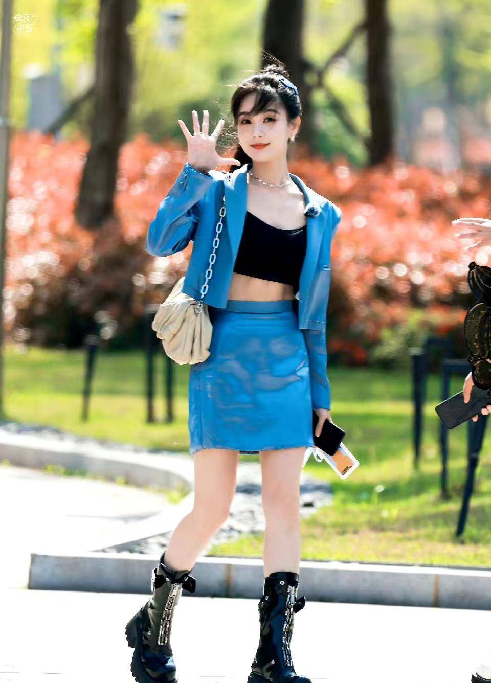 李一桐《女子推理社》蓝裙新造型,精致又时尚!