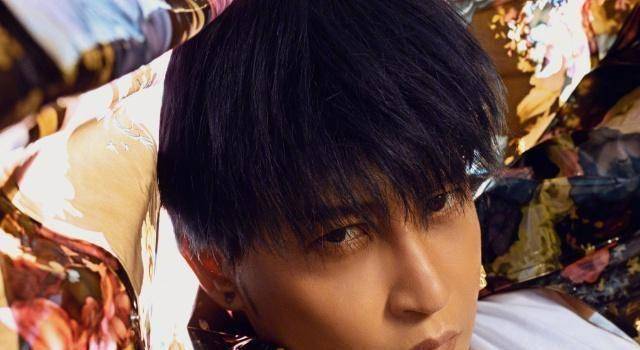 千面男爵陈志朋回应辣眼装扮:母亲做美容美发行业,看的很开_父母_造型