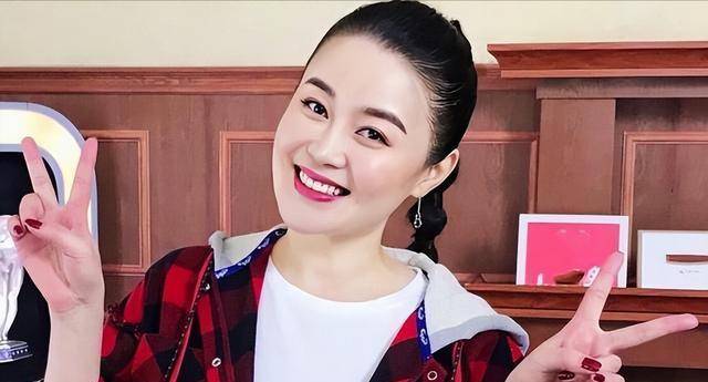 演员关婷娜:虽没结婚,但不代表没伴侣,巨额分手费让人垂涎_赵本山_剧