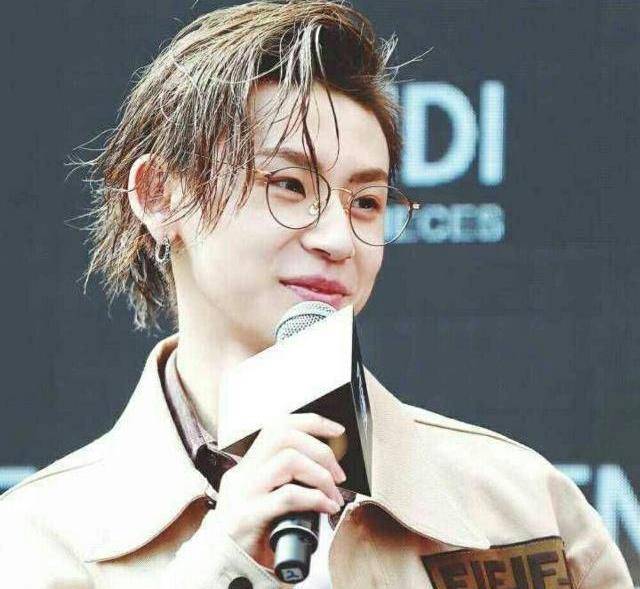 小鬼王琳凯疑似恋情曝光,网友表示:原来他的情歌都是有深意的!