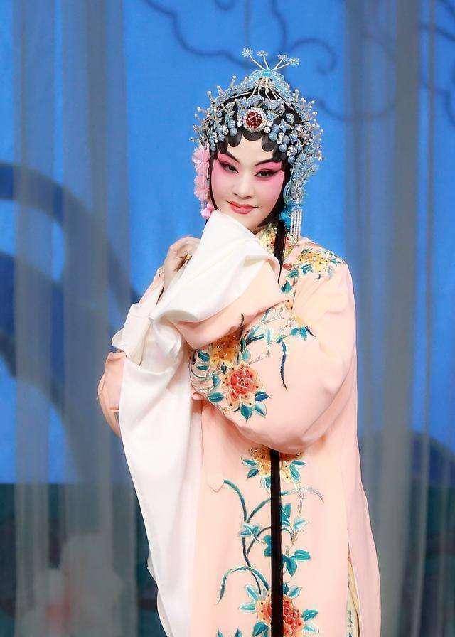 切不可把"闷哑"当作京剧程派特点,迟小秋,张火丁早年也非如此_赵荣琛