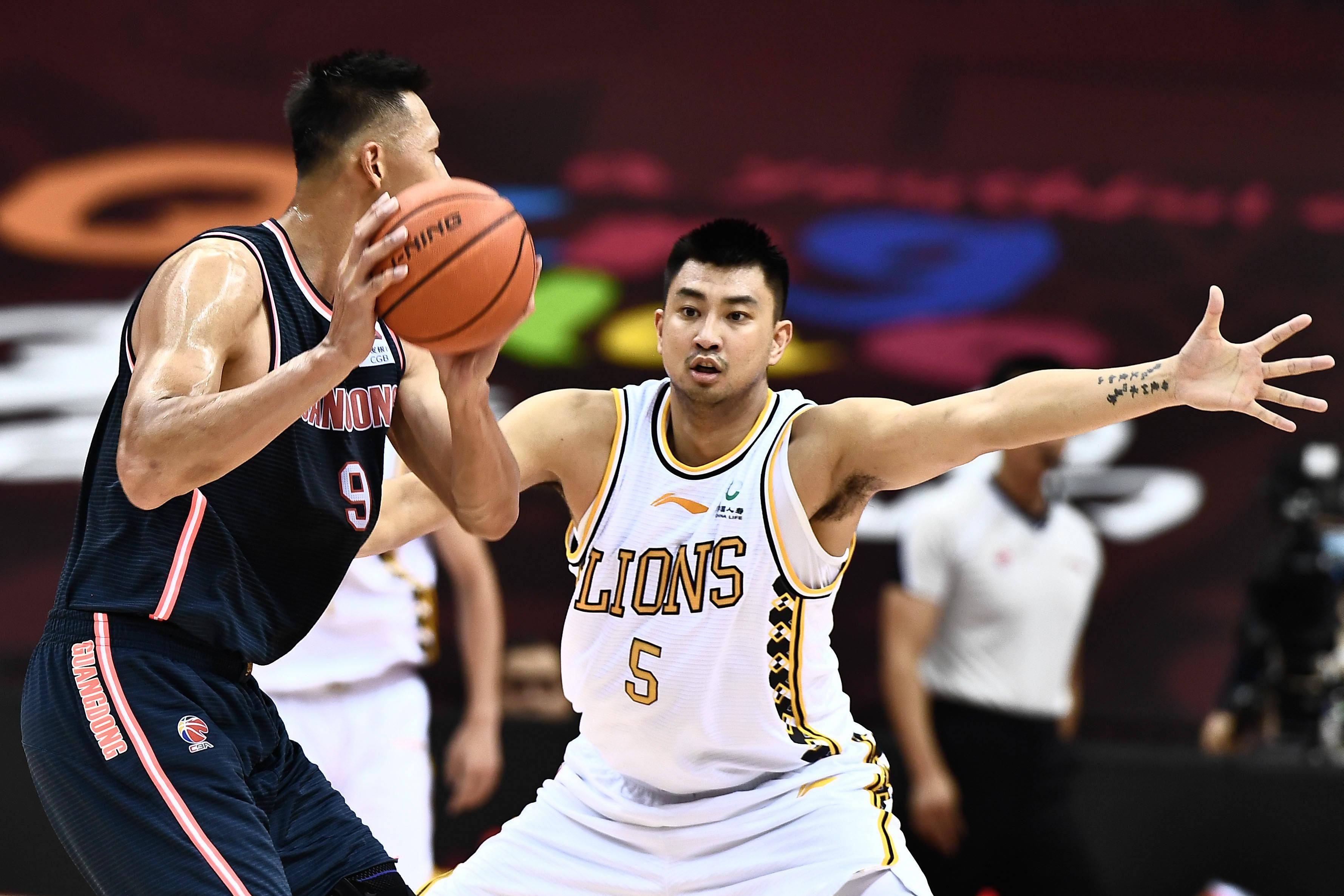 苏若禹是浙江广厦青年队培养的一名内线,在为球队出战了九个赛季之后