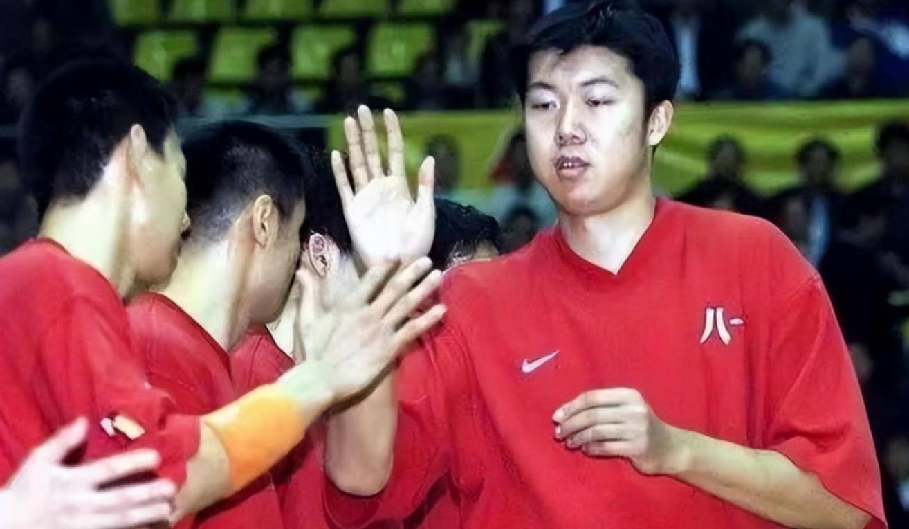 王治郅:人生坎坷离婚后,42岁再婚小13岁娇妻,儿子是篮坛小巨人_宋杨