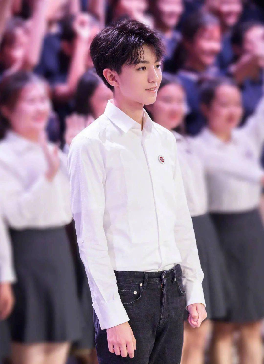 如今,王俊凯已经从重庆八中毕业三年多了,但是这个学校依然有王俊凯的