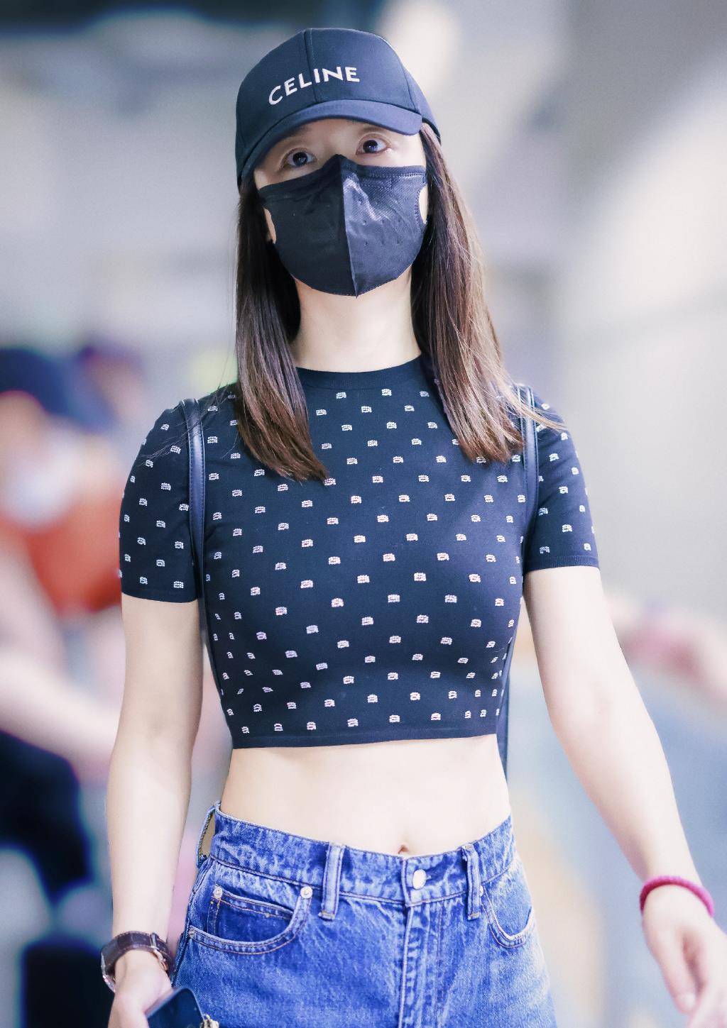 林心如自信"露腰",图不p一下就放出来,暴露五五分身材_比例_上衣_进行