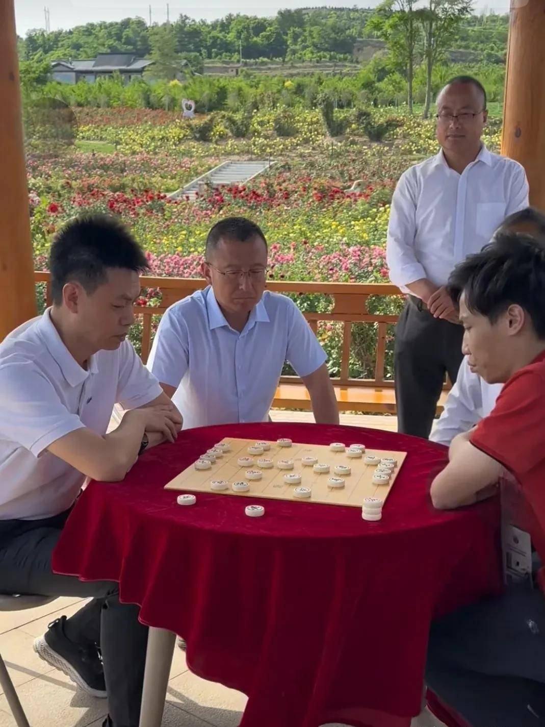 "村象"大小许银川同台对弈助农传佳话_比赛_程宇东_象棋