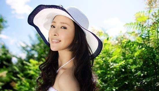 在感情生活上,杨舒婷好像没有演艺事业那样一帆风顺.