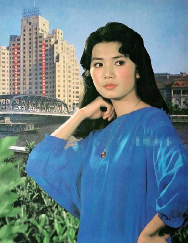 她是内地版《在水一方》女一号,出身演艺世家,父母伯父都是演员_李芸