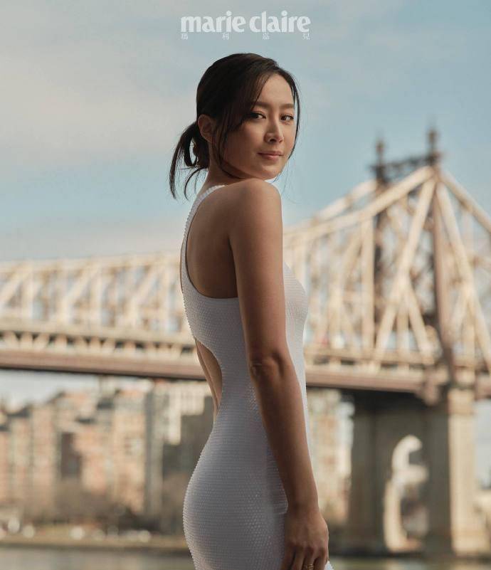 前tvb女星陈法拉上封面,穿多款春夏时装凸显芳容丽质,美撼凡尘_照片