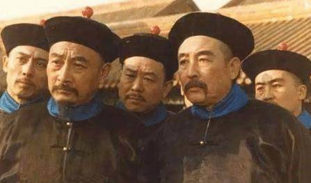 联手在京的恭亲王奕䜣,以穆宗的名义颁布谕旨,将载垣,端华,穆荫,匡源