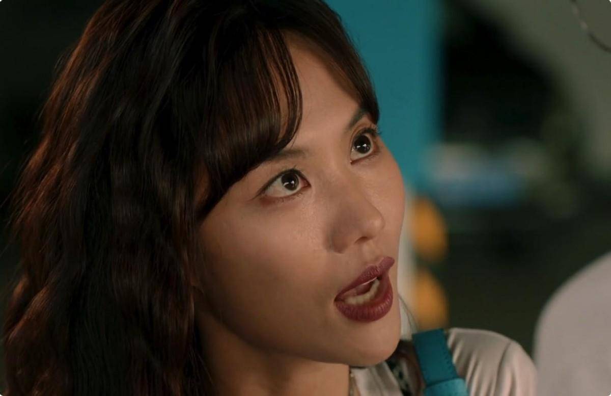 例如,第一个故事中出现的女主角是女演员高秋子.