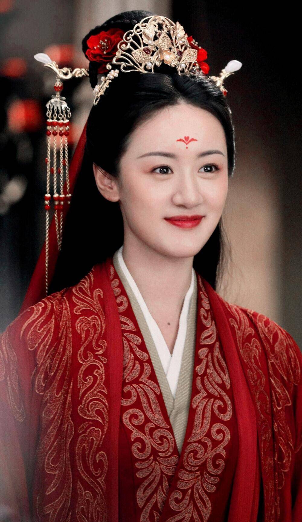 我当初一定是"瞎"了,才会觉得她演的"褚璇玑"不够好看_袁冰妍_服饰