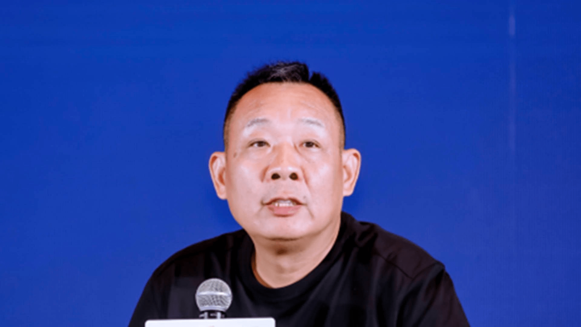 胖东来老板直播间劝网友卖房引争议_生活_压力_成都