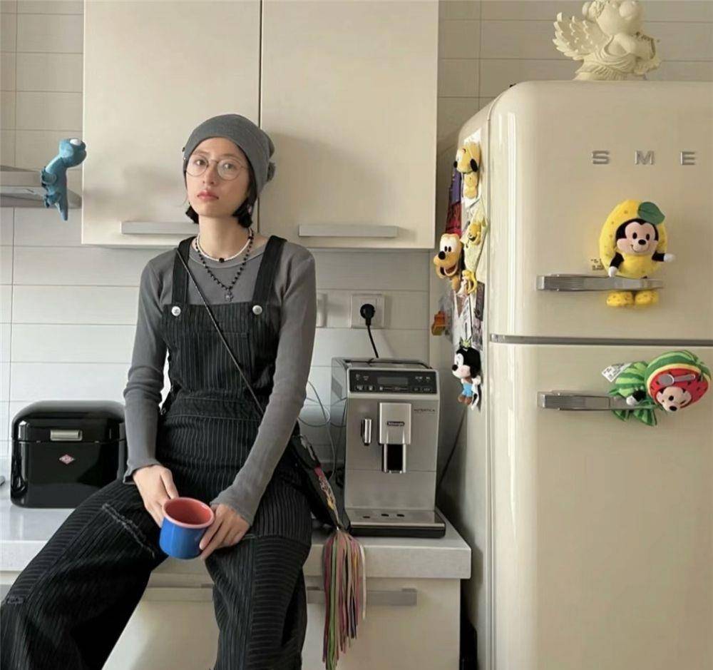 周雨彤的家太个性,家具家电复古又时髦,网友:我能住一周不下楼_镜子