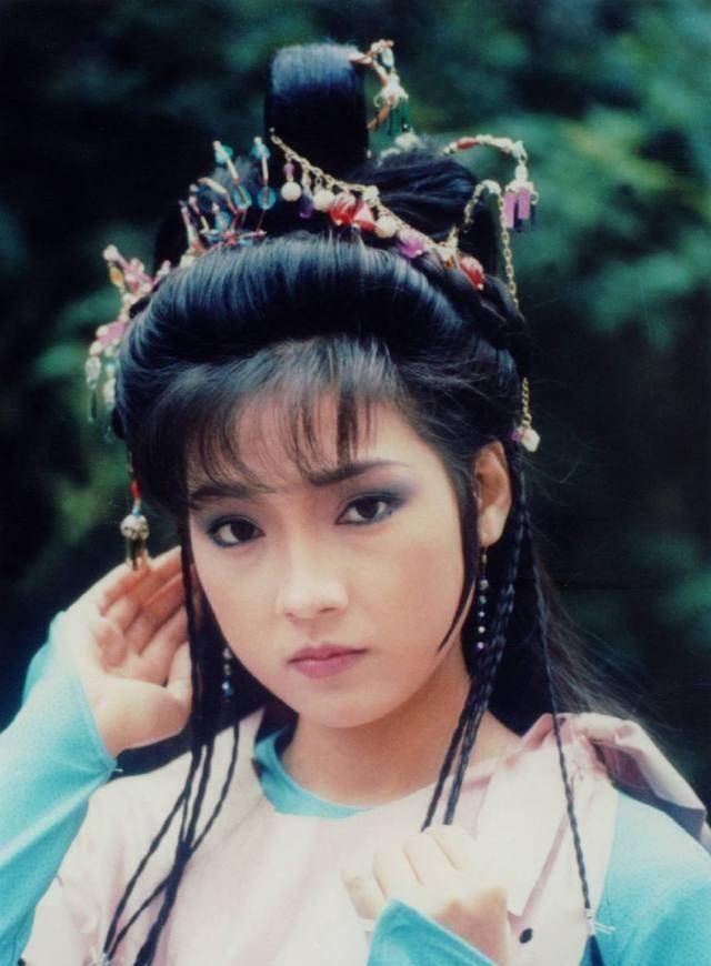 她是苗侨伟最爱的女人,因翁美玲自杀背负骂名,如今55