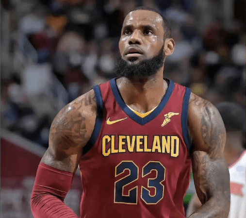 詹姆斯(lebron james)自拍和他与妻子共度浪漫晚餐_家庭_照片_时刻