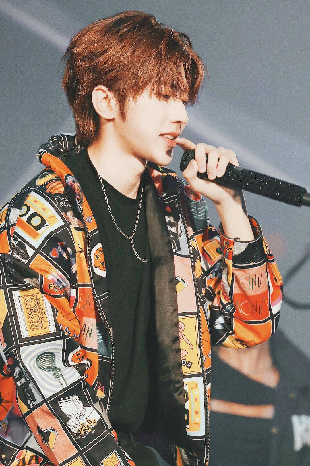 蔡徐坤:其实是一个可怜的孩子_公司_父母_赔偿