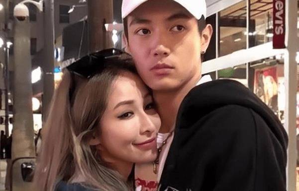 萧亚轩两次辟谣分手的说辞都一样!网友质疑说谎?_黄皓_男友_加拿大