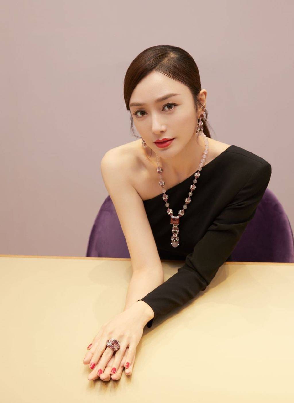 37岁的秦岚有多美?