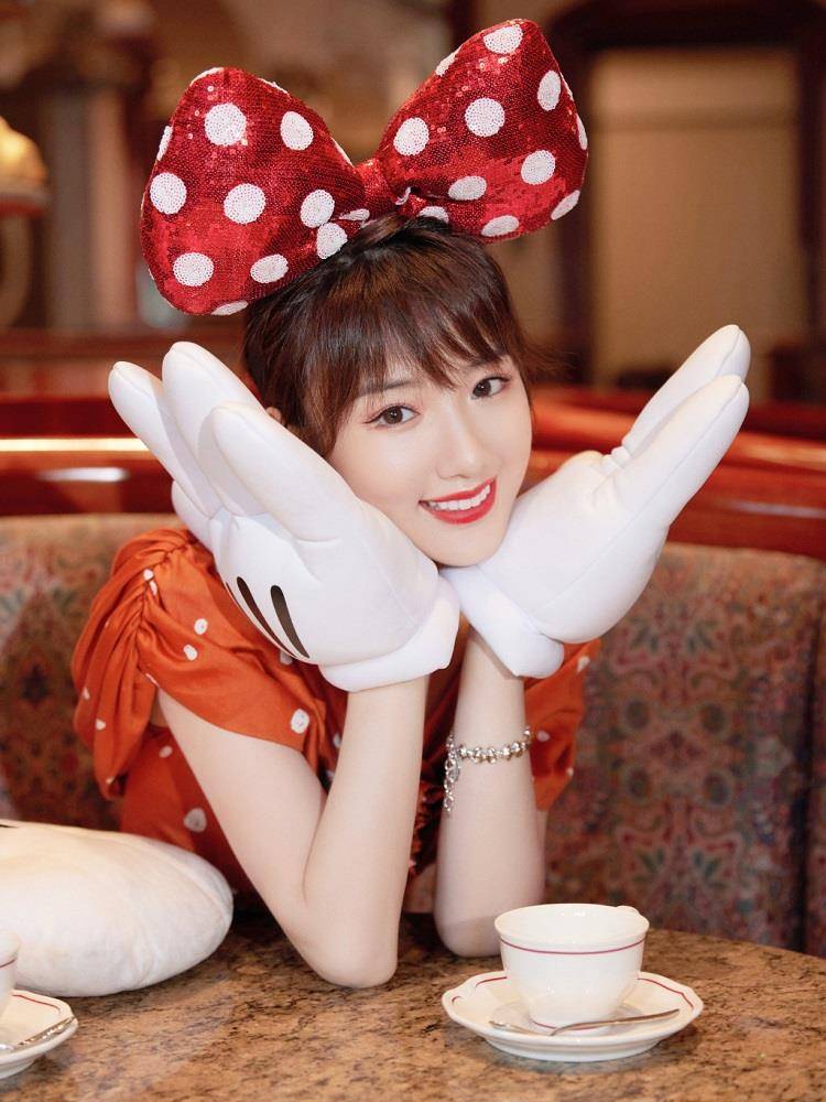 毛晓彤的人生就像是在拍戏,遇人不淑还不算,还遭拖欠千万片酬_事情