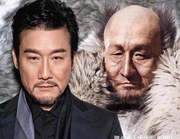 肖战有一个角色就是扮丑,发型和衣服还是可以的,但是脸上却灰头土脸的